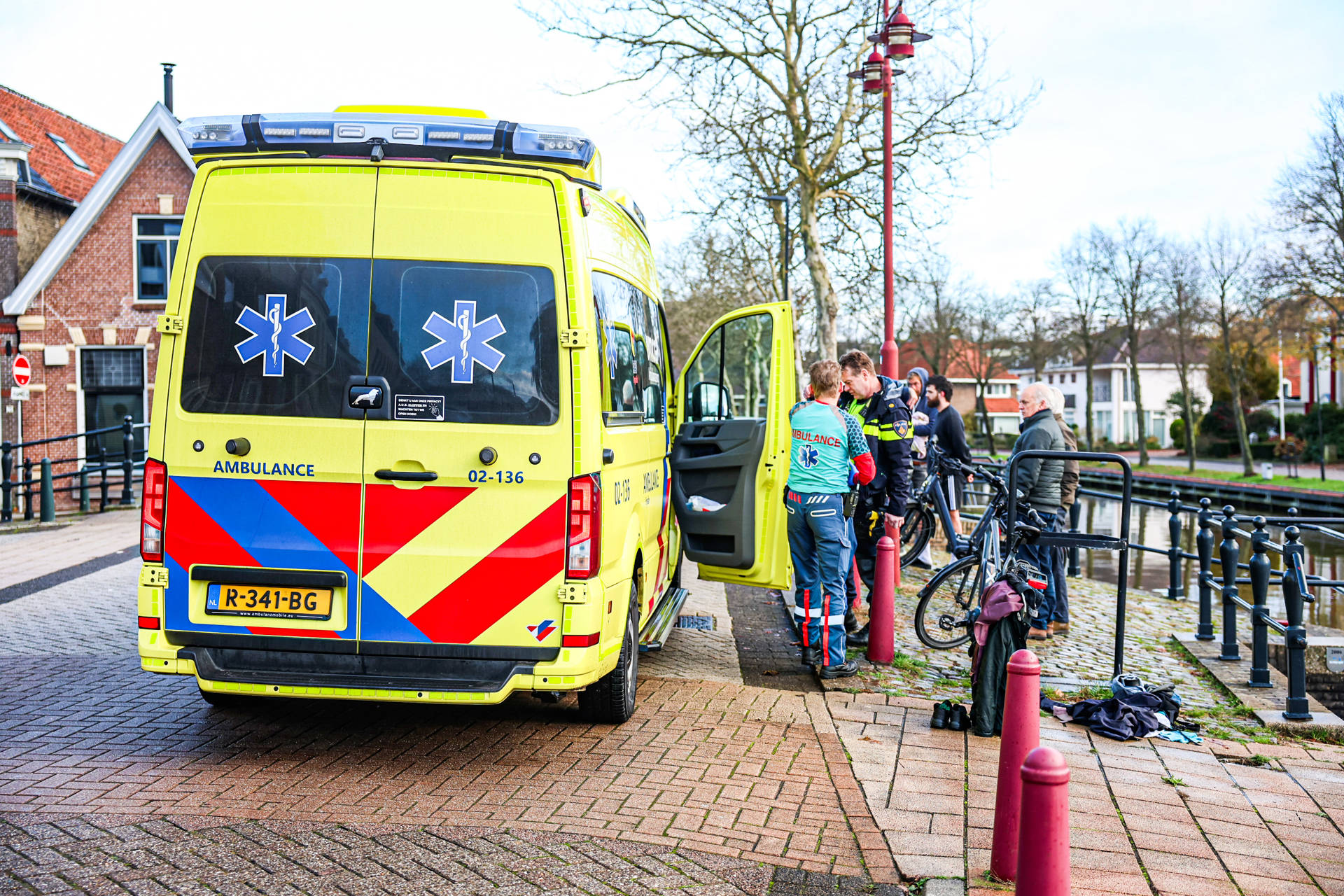 Omstander redt kind uit water