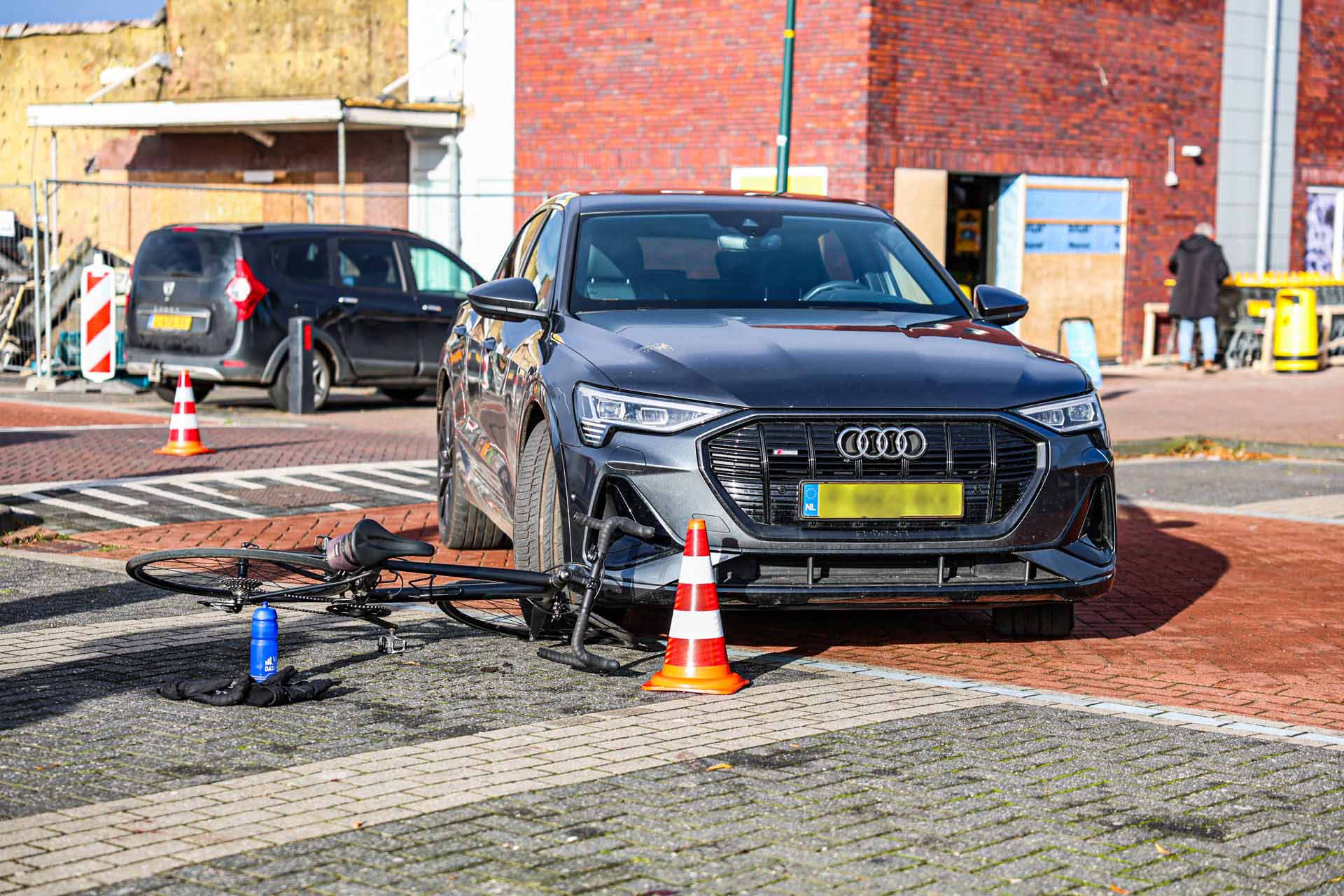 Wielrenner gewond bij botsing met auto