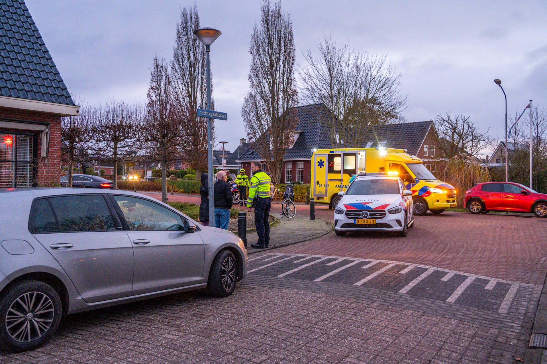 Meisje op fiets gewond na aanrijding met auto