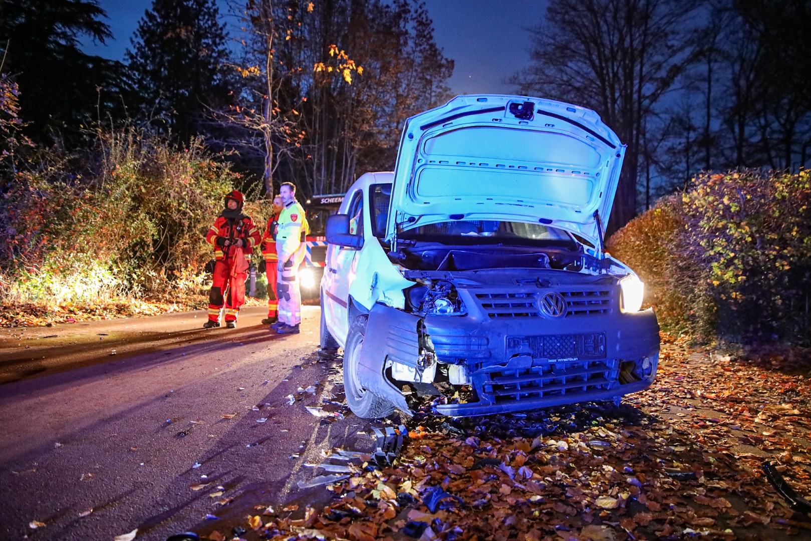 Oudere man gewond na harde botsing tussen twee auto’s