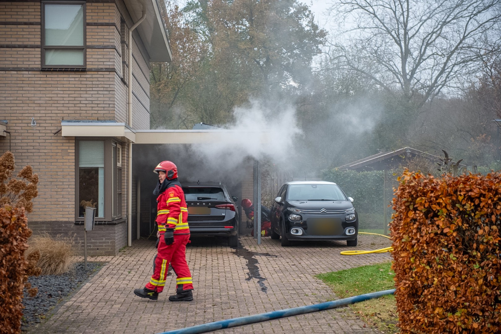 Gezin veilig na woningbrand met veel rook