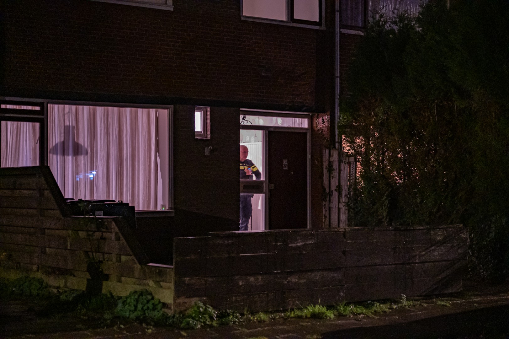 Politie onderzoekt overval en zoekt drie jongemannen