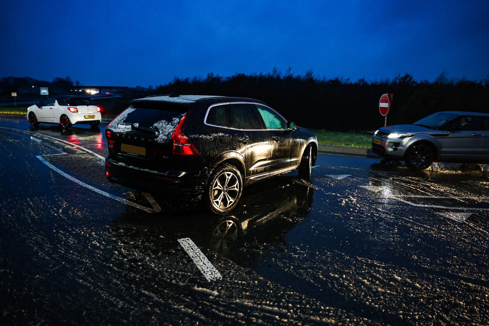 Sneeuwval veroorzaakt meerdere ongevallen en verkeershinder op de wegen