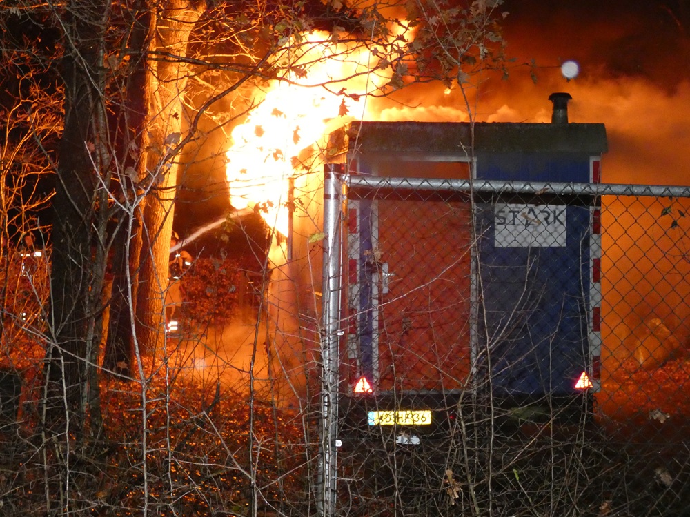 Bouwkeet door brand verwoest