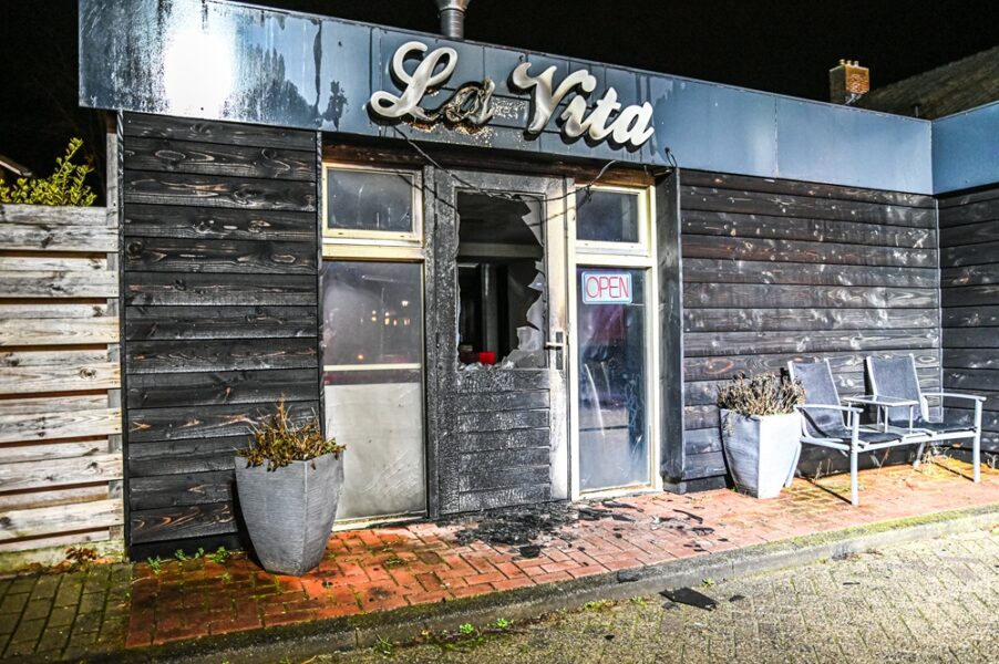 Pizzeria zwaar beschadigd door brand, politie zoekt dader
