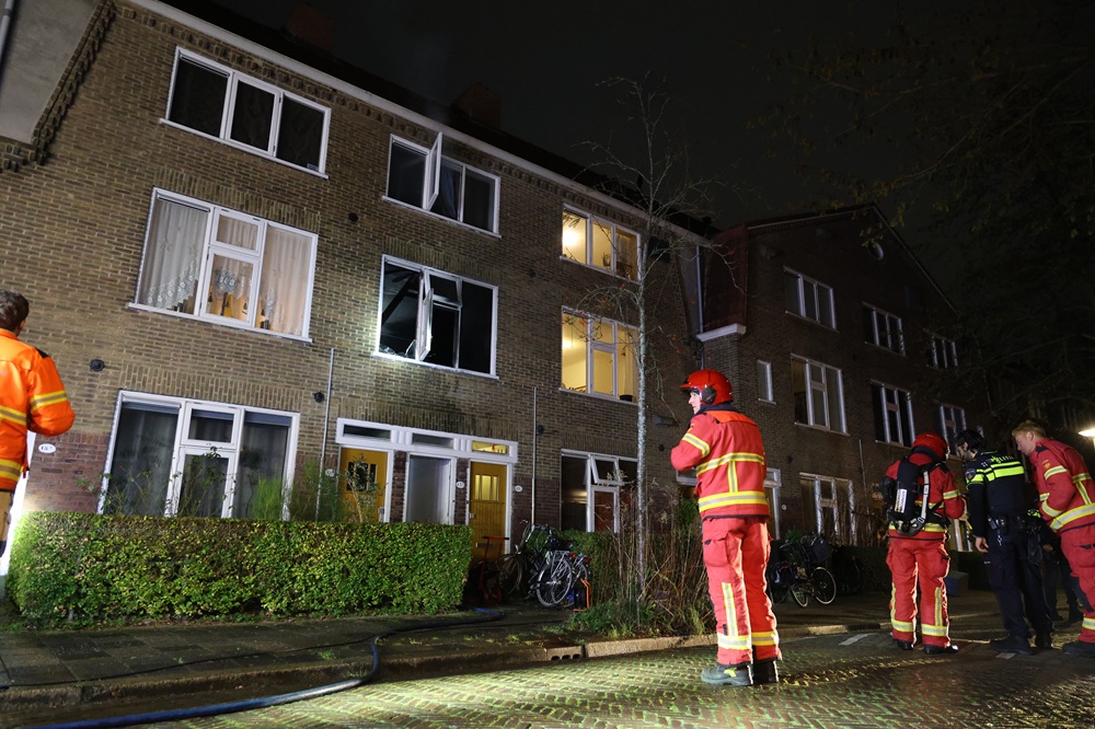 Uitslaande woningbrand snel onder controle