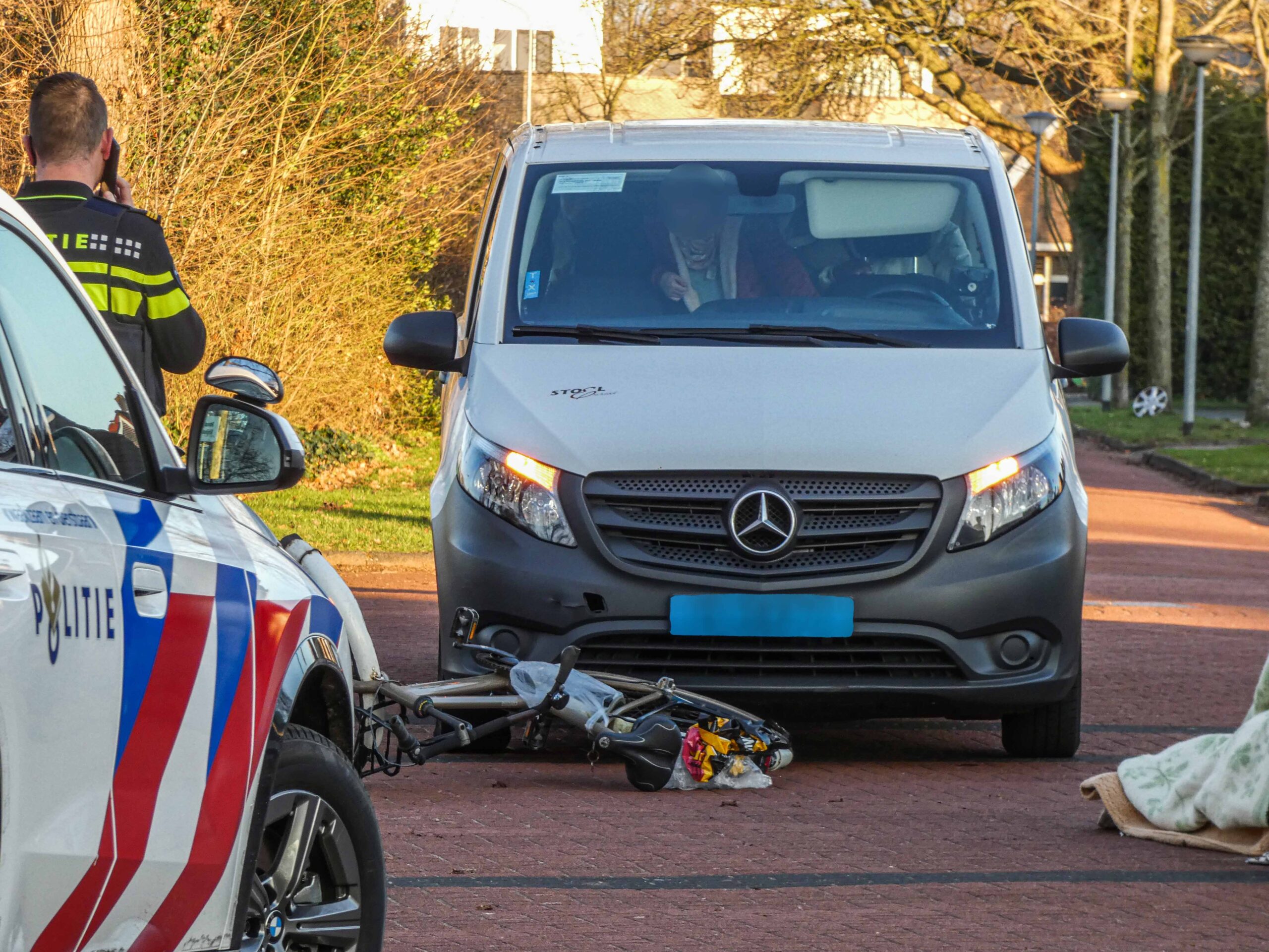 Fietser gewond bij aanrijding met taxi