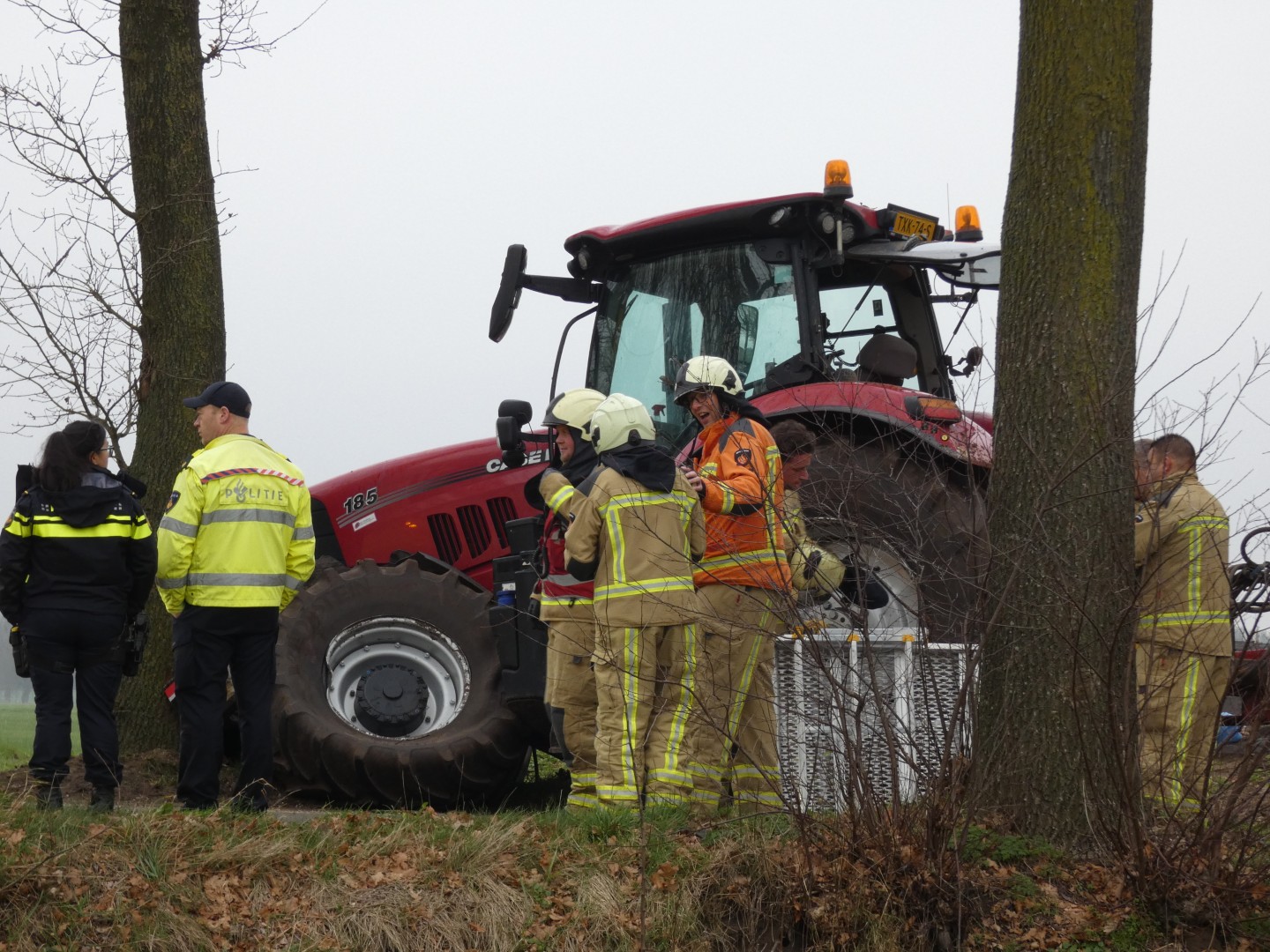 Bestuurder bekneld na tractorongeluk