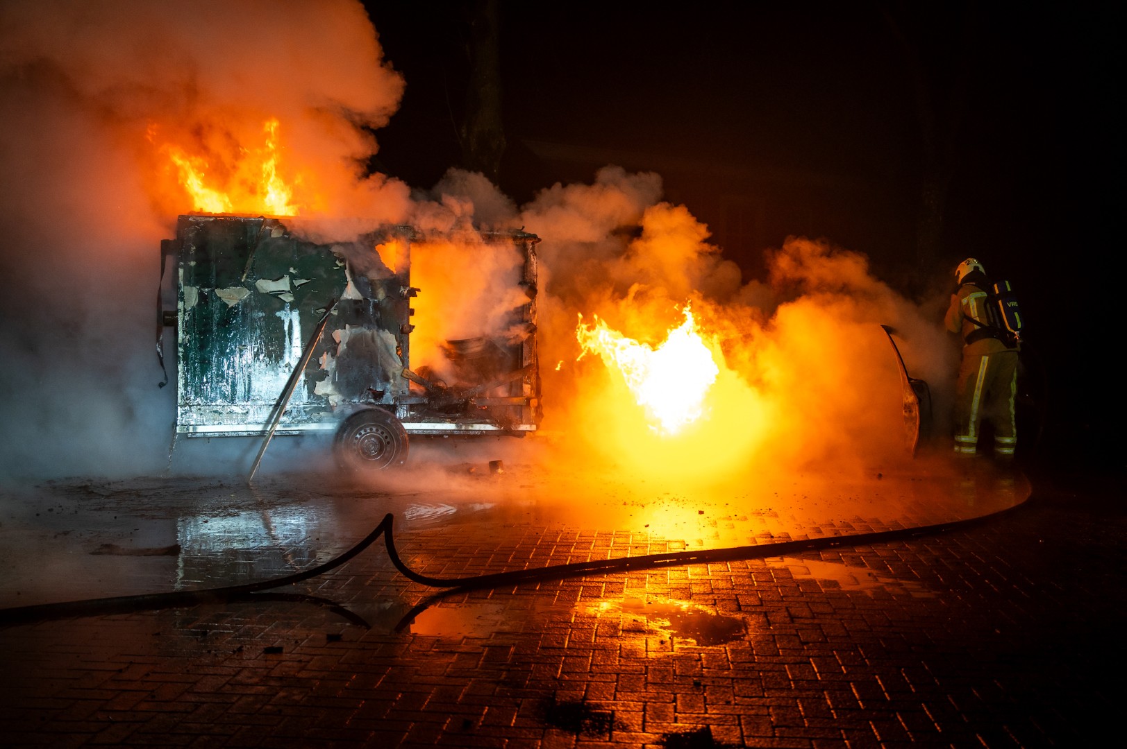 Opnieuw voertuigen in brand door terugkerende brandstichtingstraditie