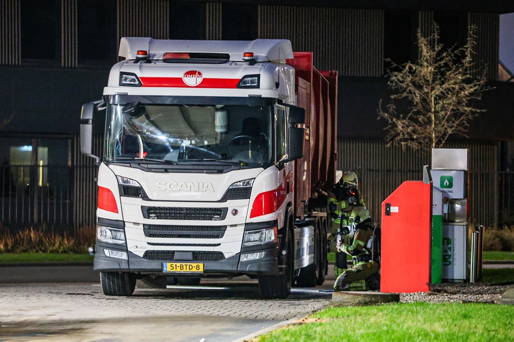 Tankstation afgesloten na mogelijke lekkage bij vrachtwagen