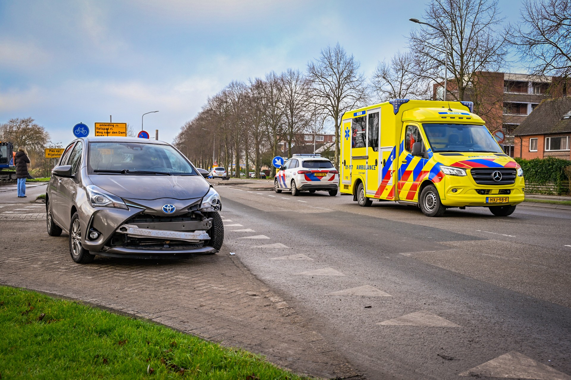 Auto ramt middengeleider bij eenzijdig ongeval