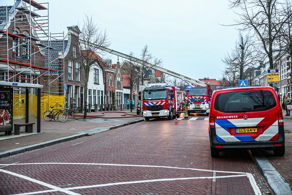 Grote brand uitgebroken in dierenwinkel