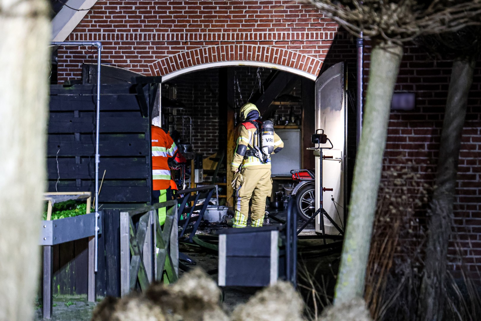 Garage zwaar beschadigd door brand na ontploffende oliebollenpan
