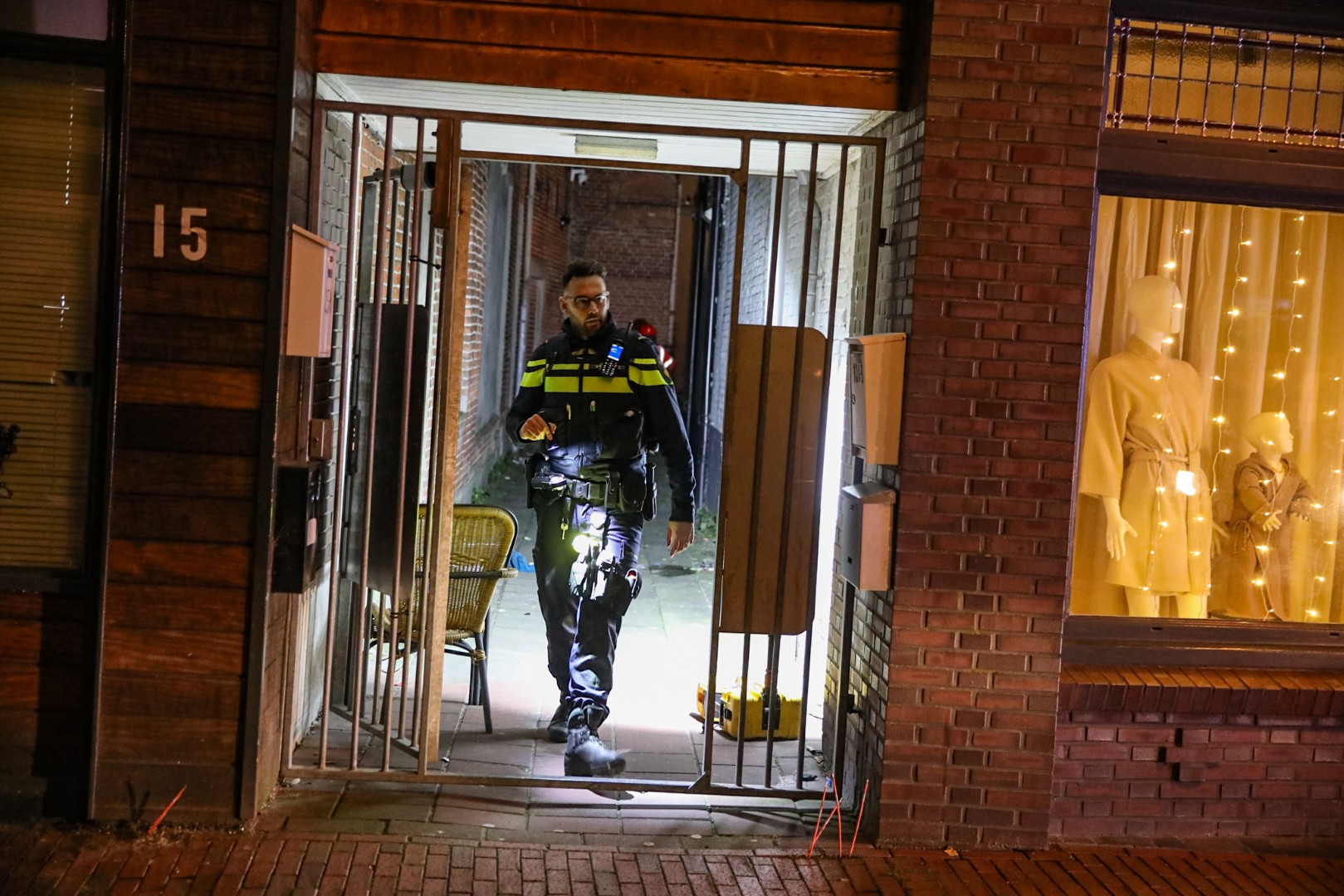 Bewoner bewusteloos aangetroffen na rook in woning
