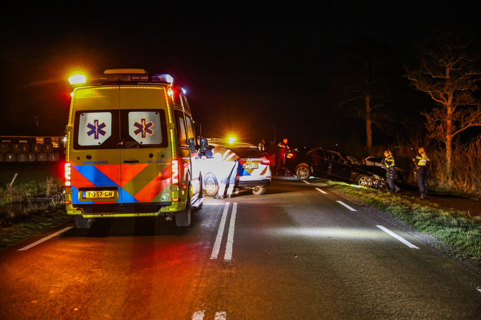Gewonde en aanhoudingen na ernstig ongeval tussen twee auto’s