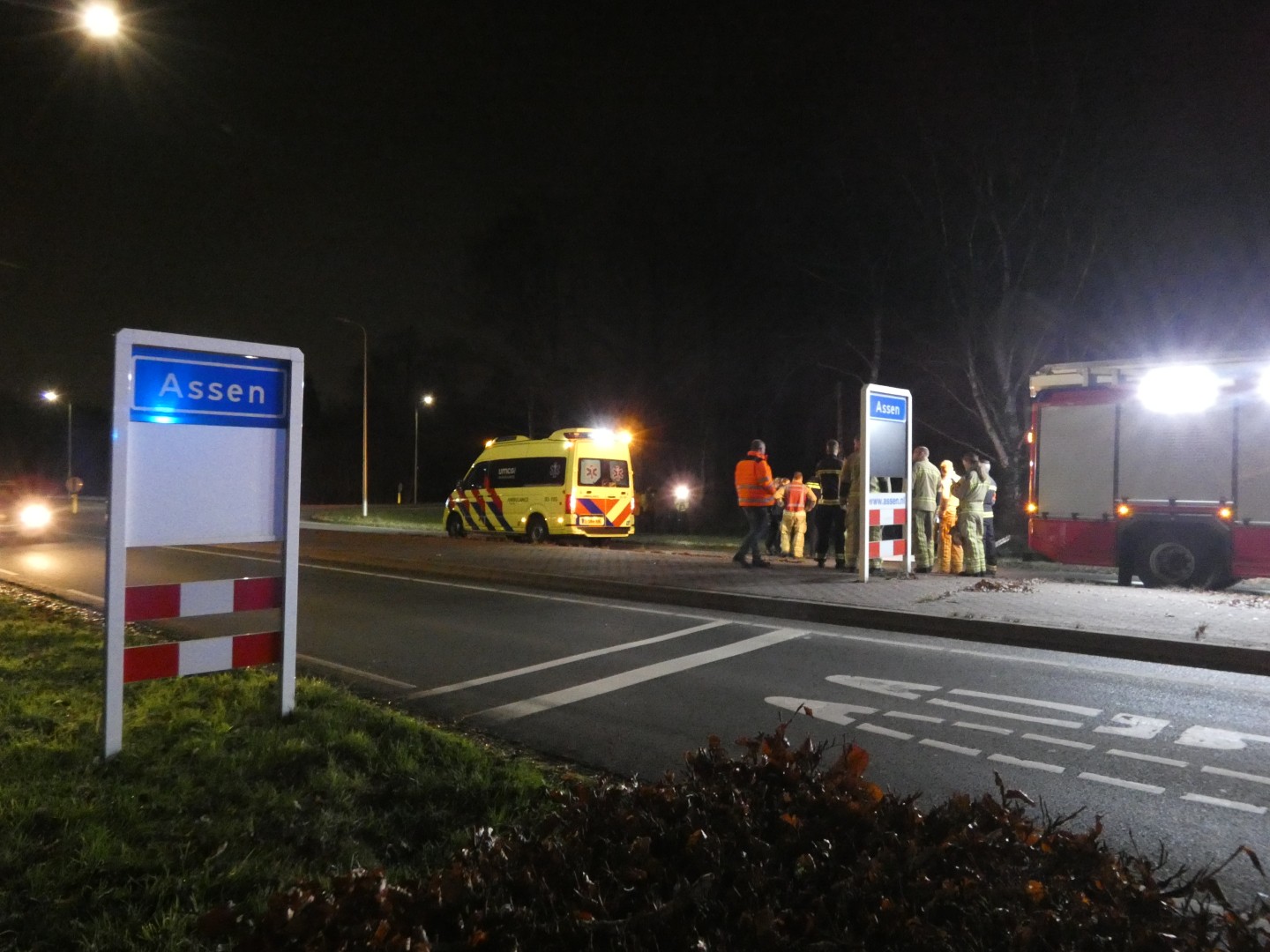 Lantaarnpaal en verkeersbord omver gereden bij ongeval