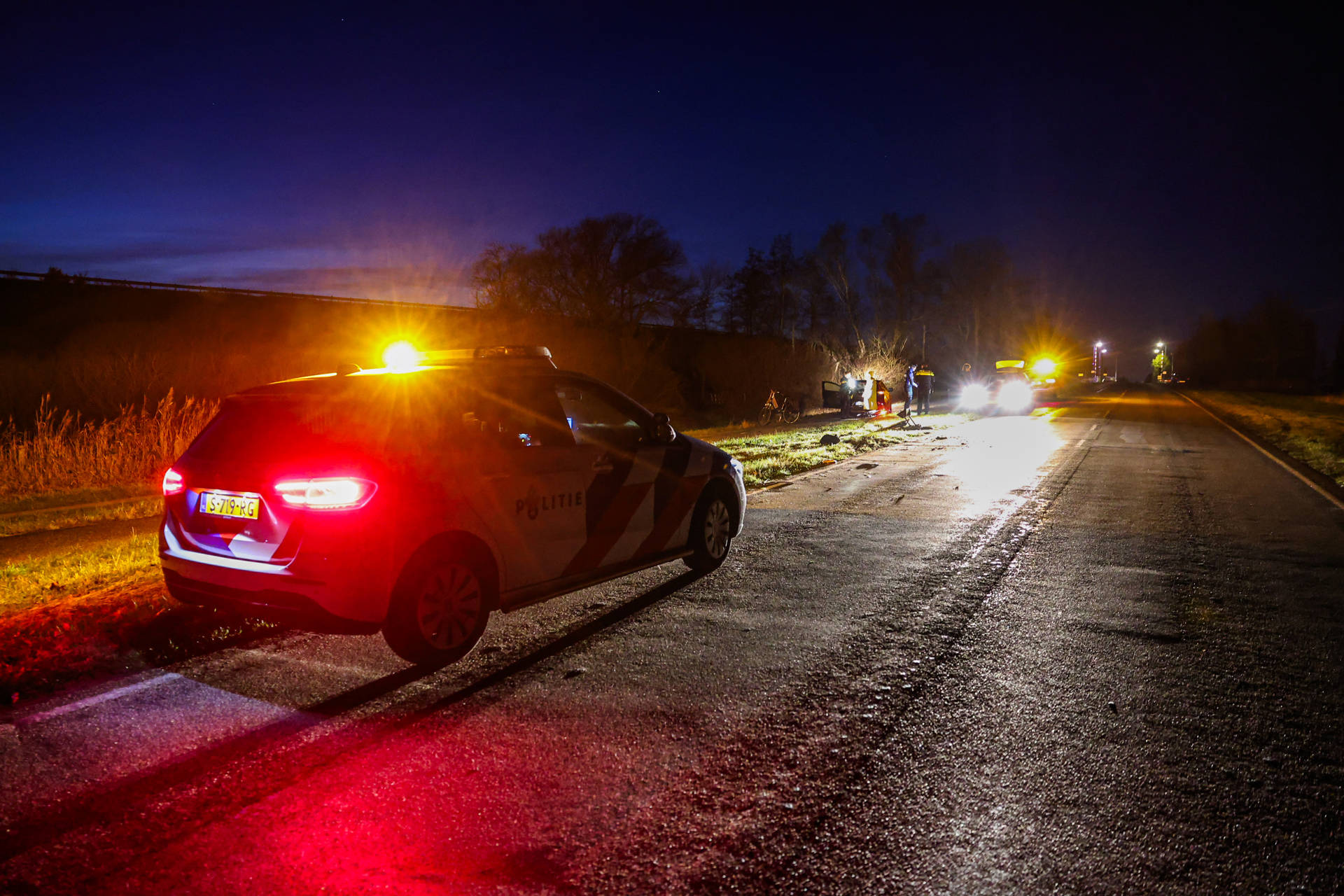 Automobilist aangehouden na botsing tegen verkeerslicht, vermoedelijk onder invloed