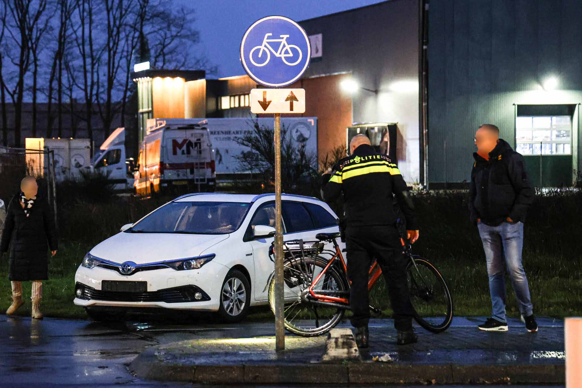 Fietser gewond na aanrijding met auto op kruispunt
