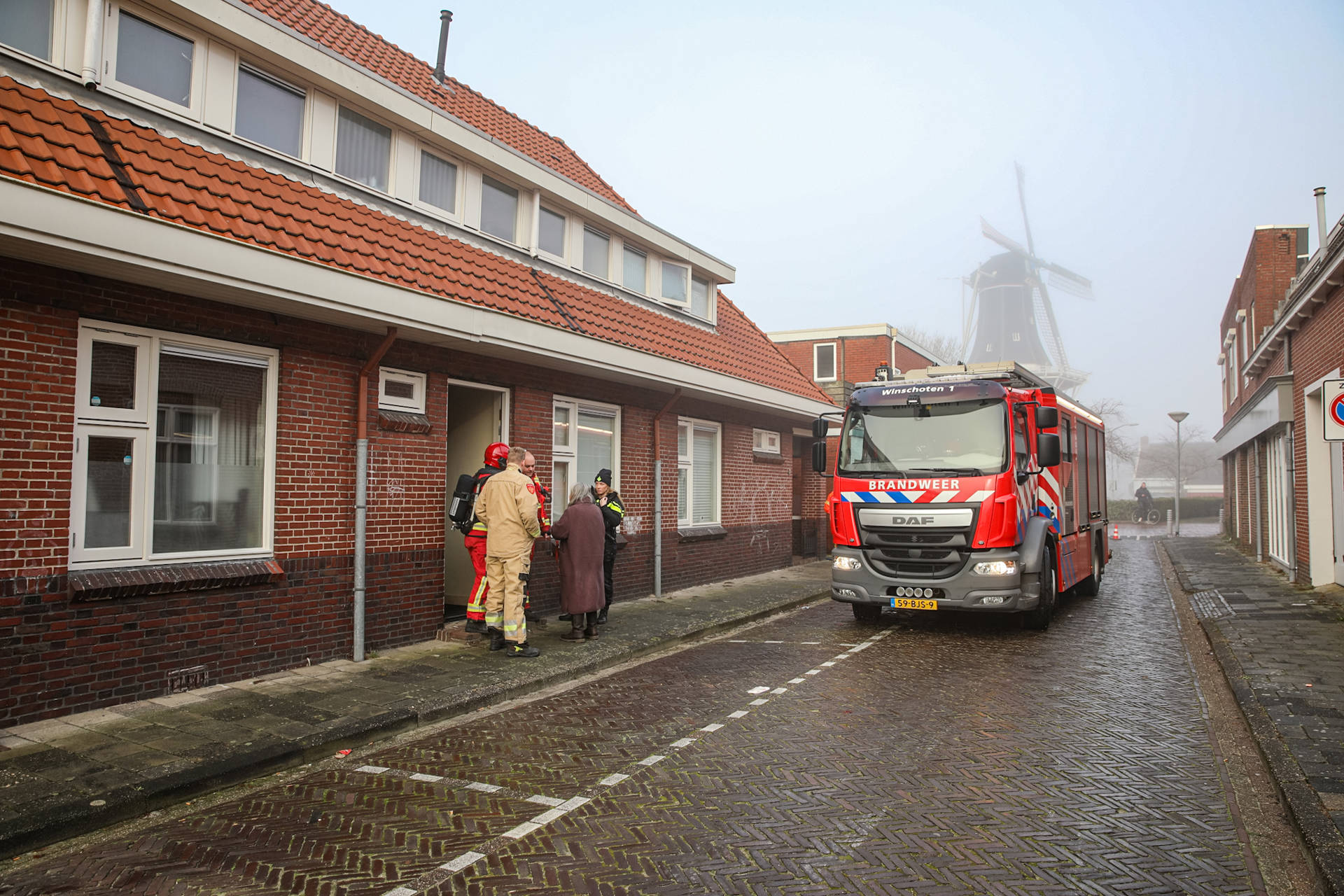 Ramen springen bij brand
