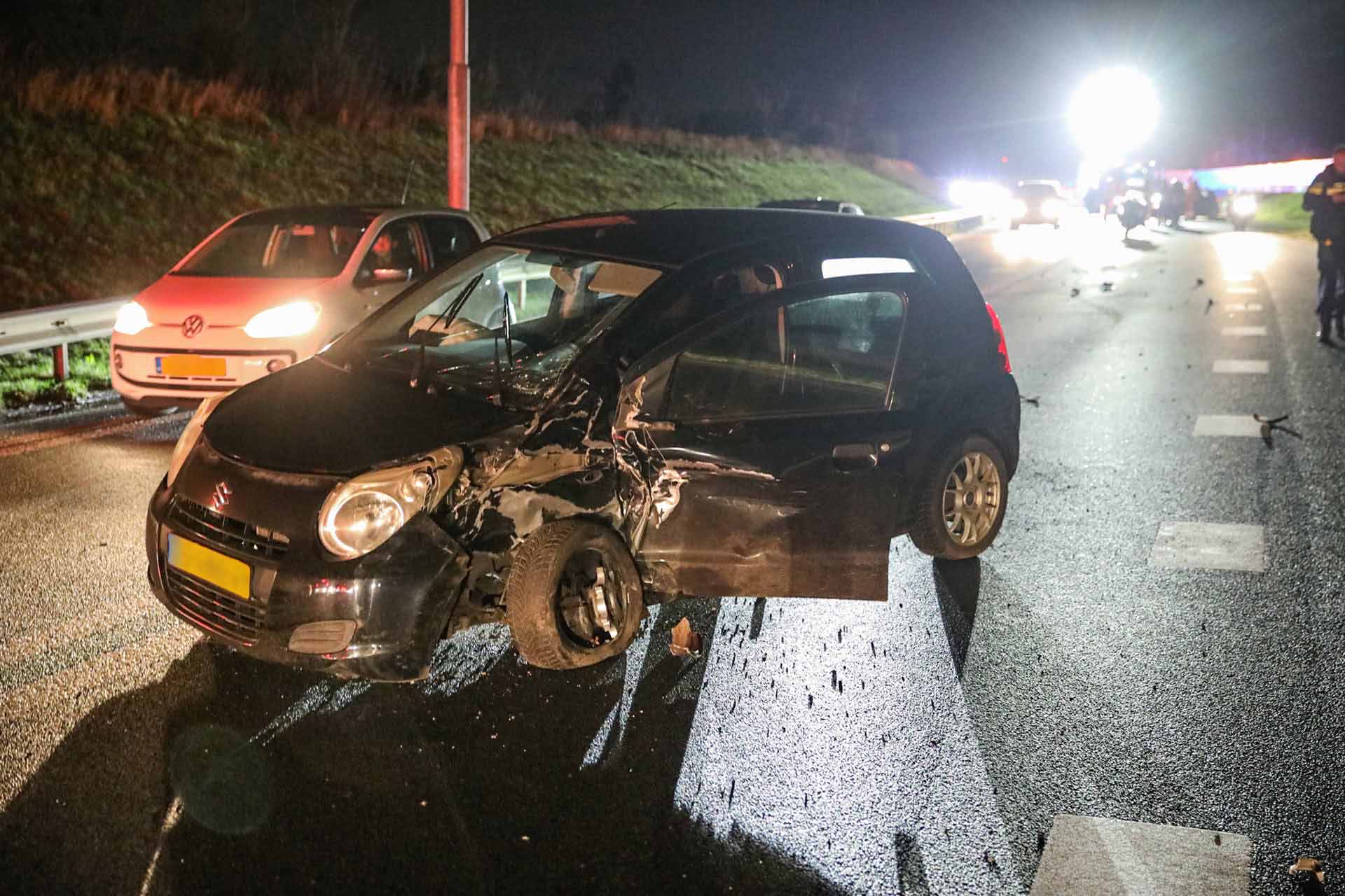 Twee auto’s botsen op N366; rijbaan afgesloten