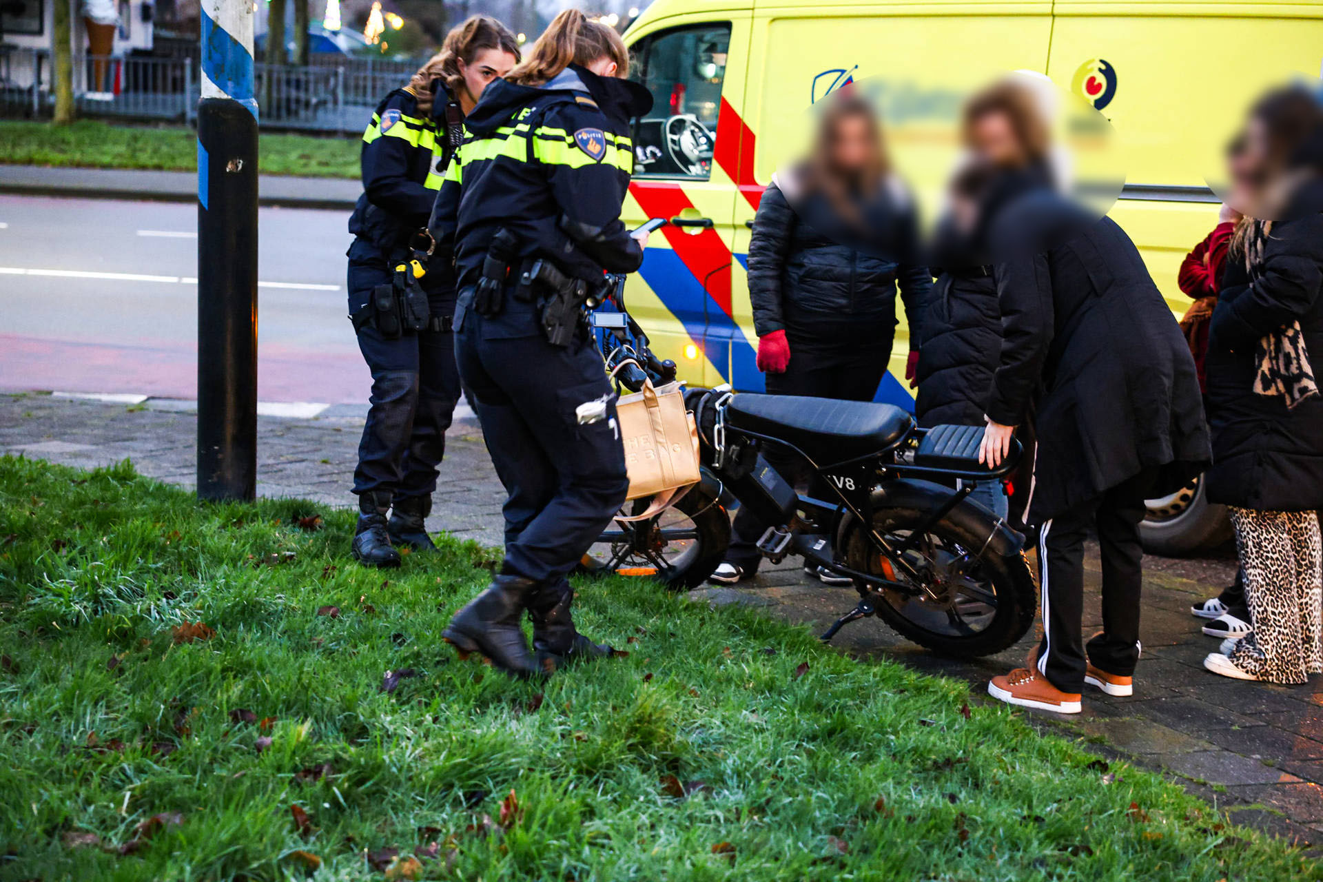 Scholier op fatbike in botsing met invalidenbus