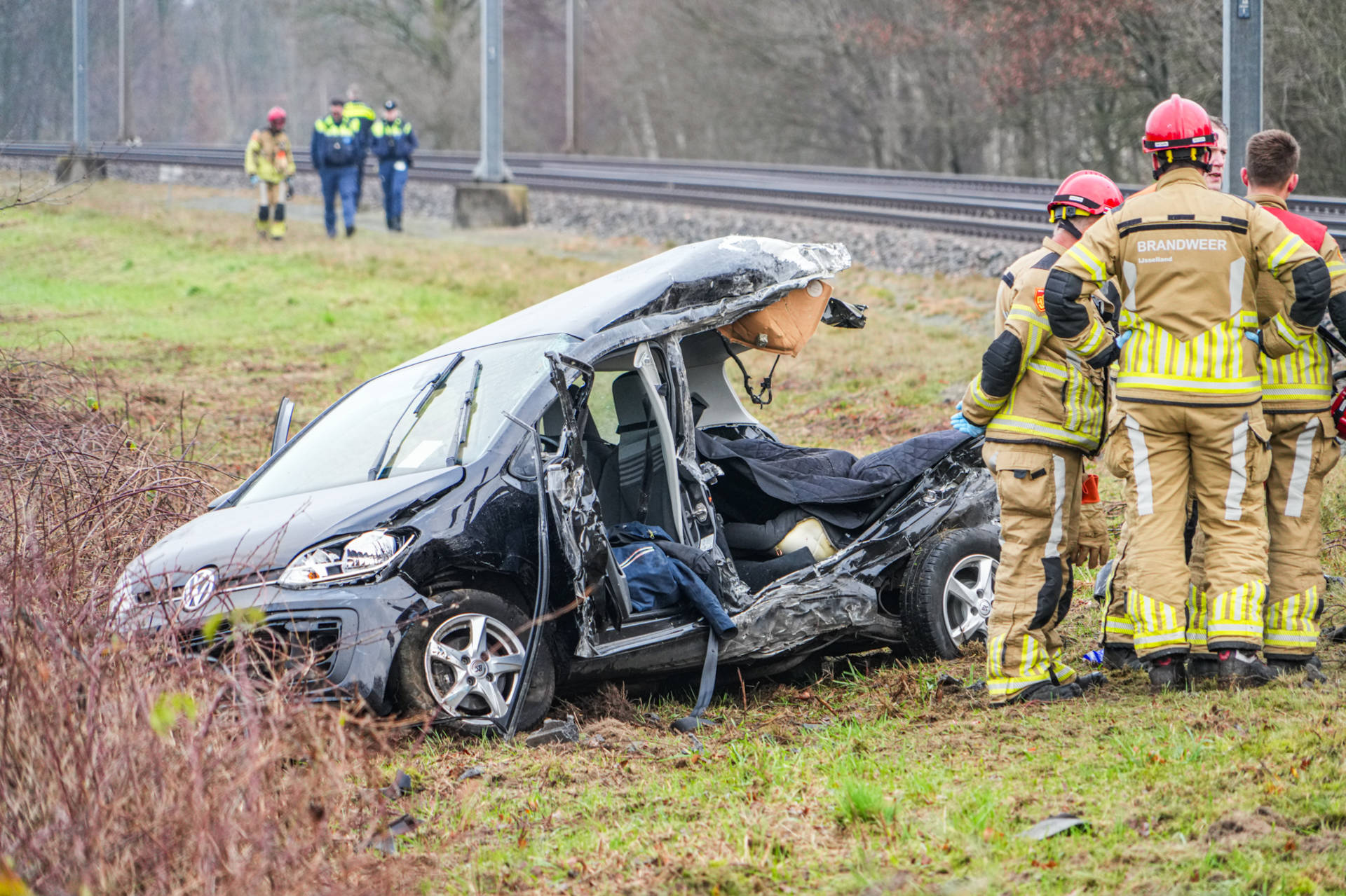 Automobilist gewond na botsing met trein op spoorwegovergang