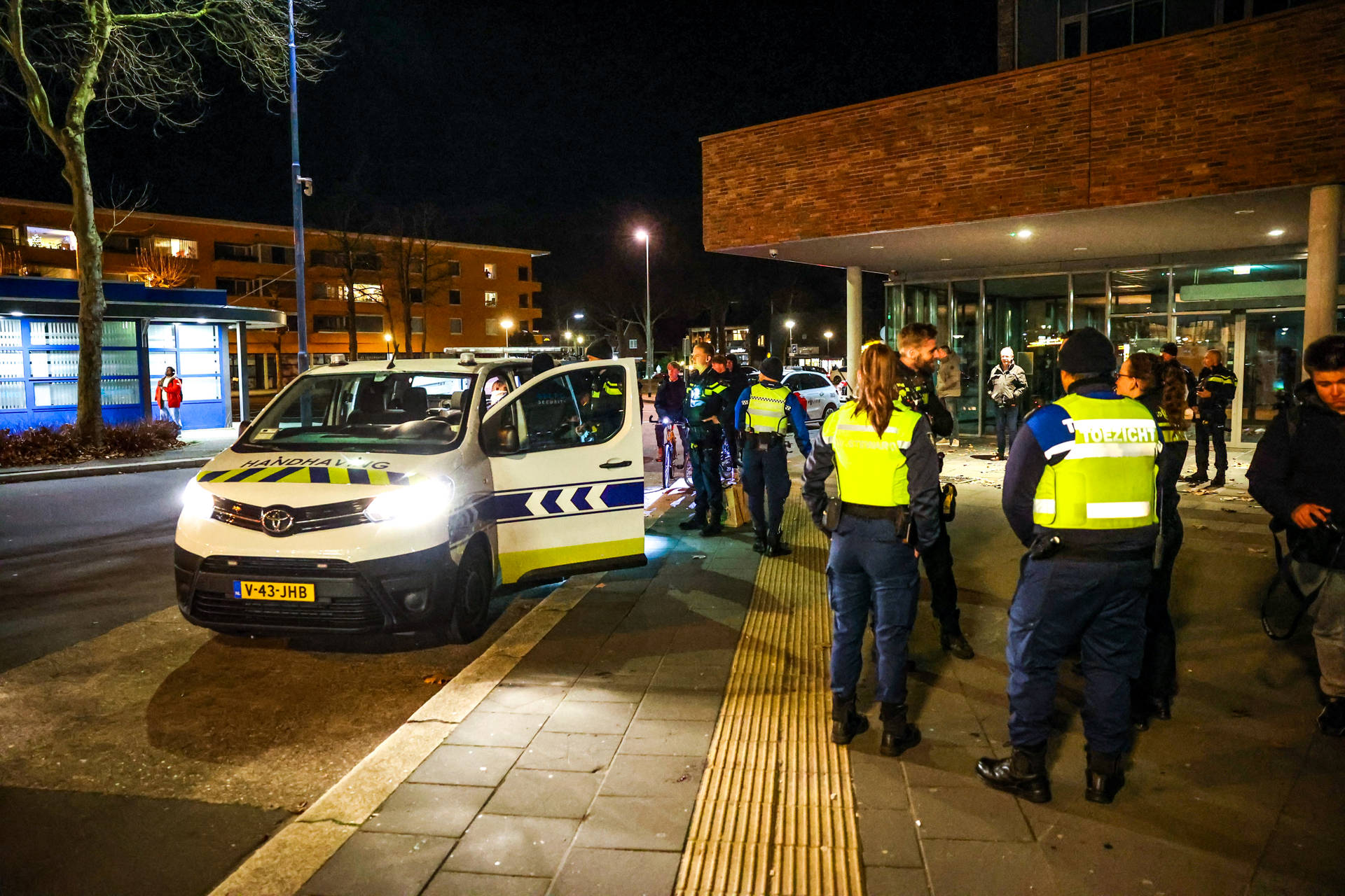 Onrust bij station na aanhouding, man verzette zich tegen politie
