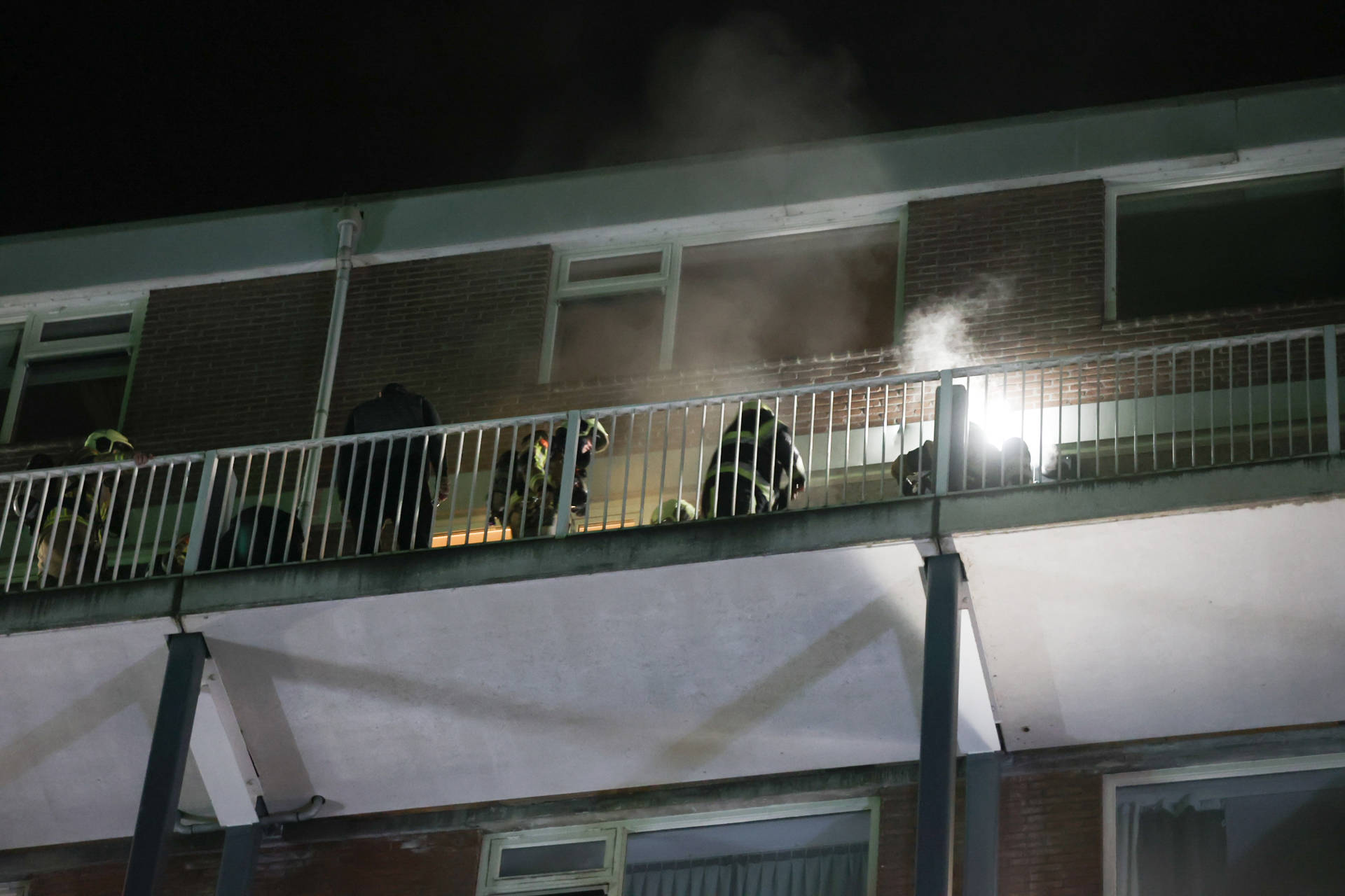 Brand in slaapkamer op vijfde verdieping van flat