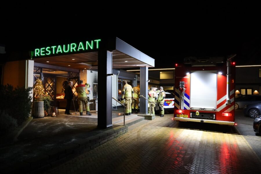 Brand in vuilnisbak beschadigt deel van hotelgebouw
