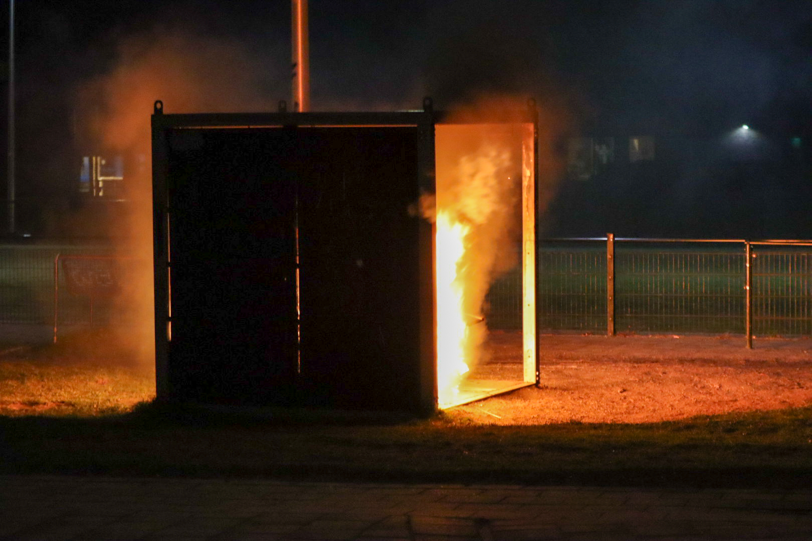 Buitenbrand bij hangplek voor jongeren