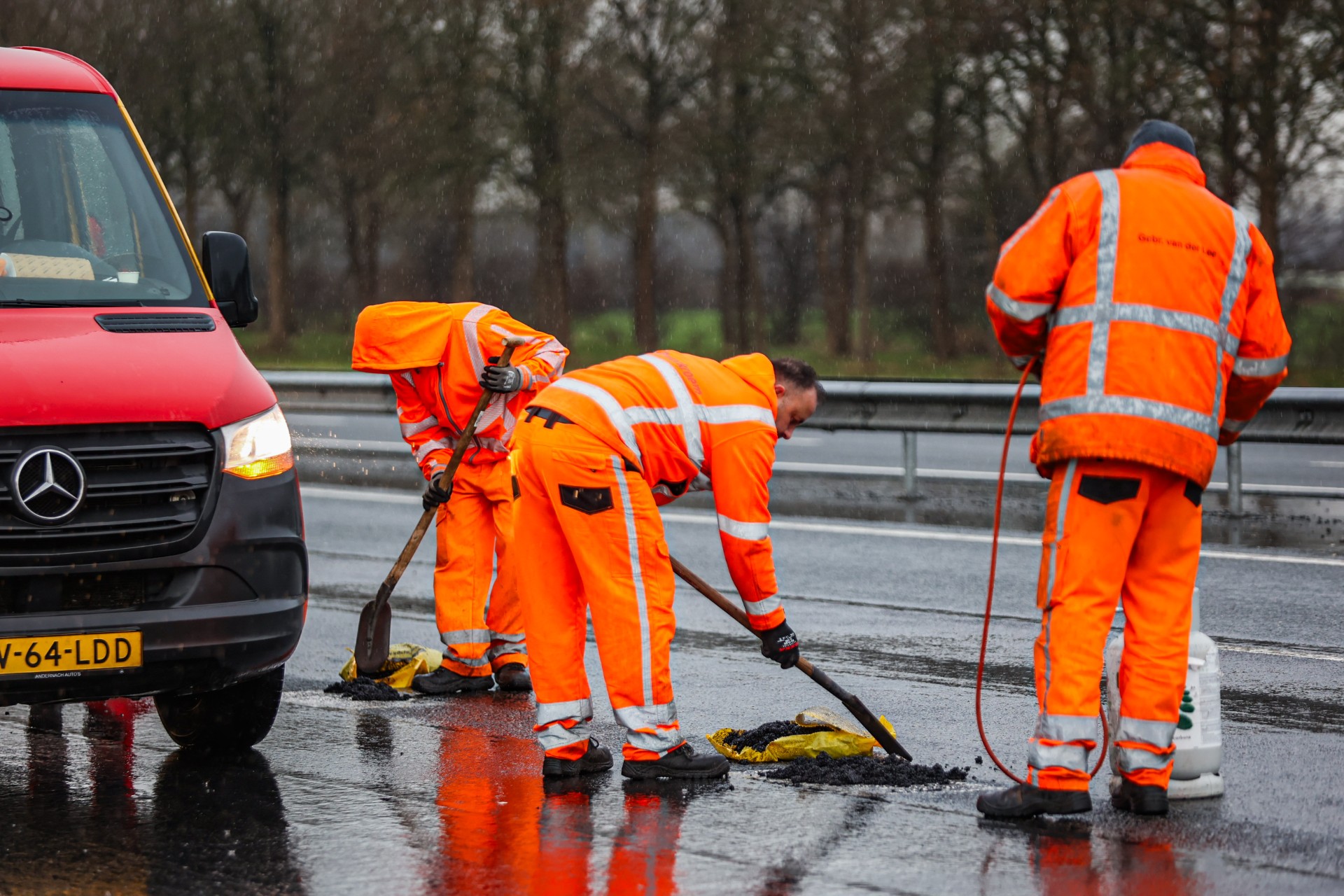 Spoedreparaties zorgen voor rijbaanafsluiting op snelweg