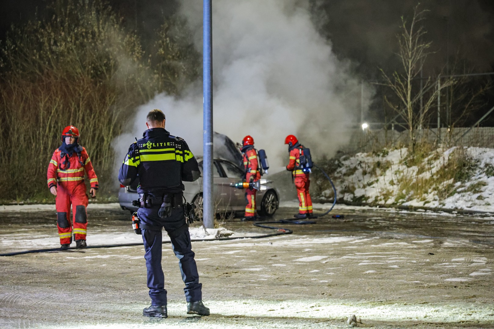 Auto volledig uitgebrand bij brand