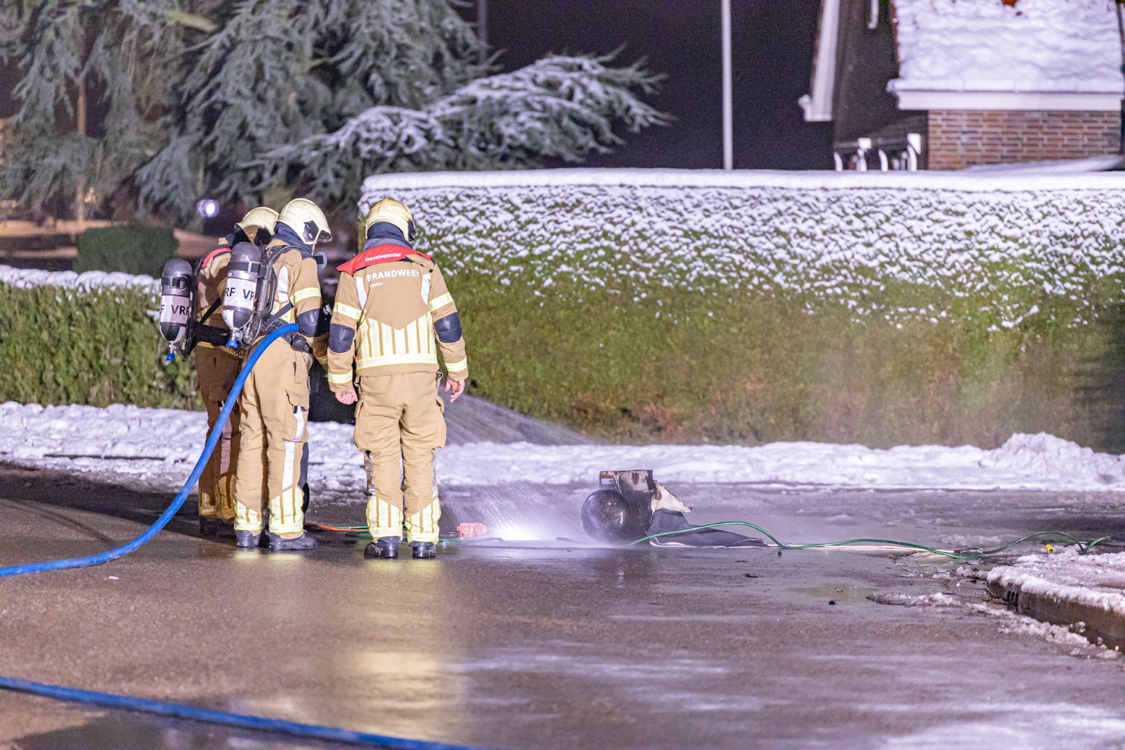 Gasfles van gasheater in brand, weg tijdelijk afgesloten