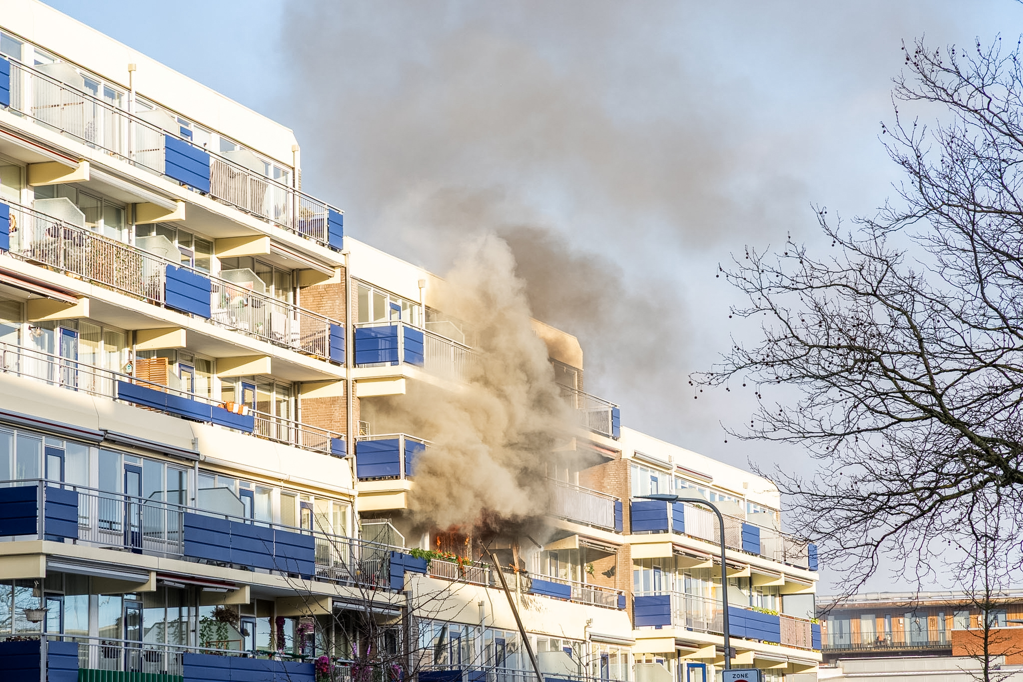 Uitslaande brand bij flat