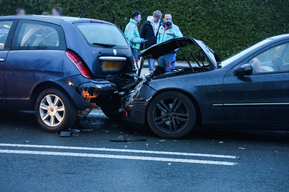 Veel schade door kop-staart botsing