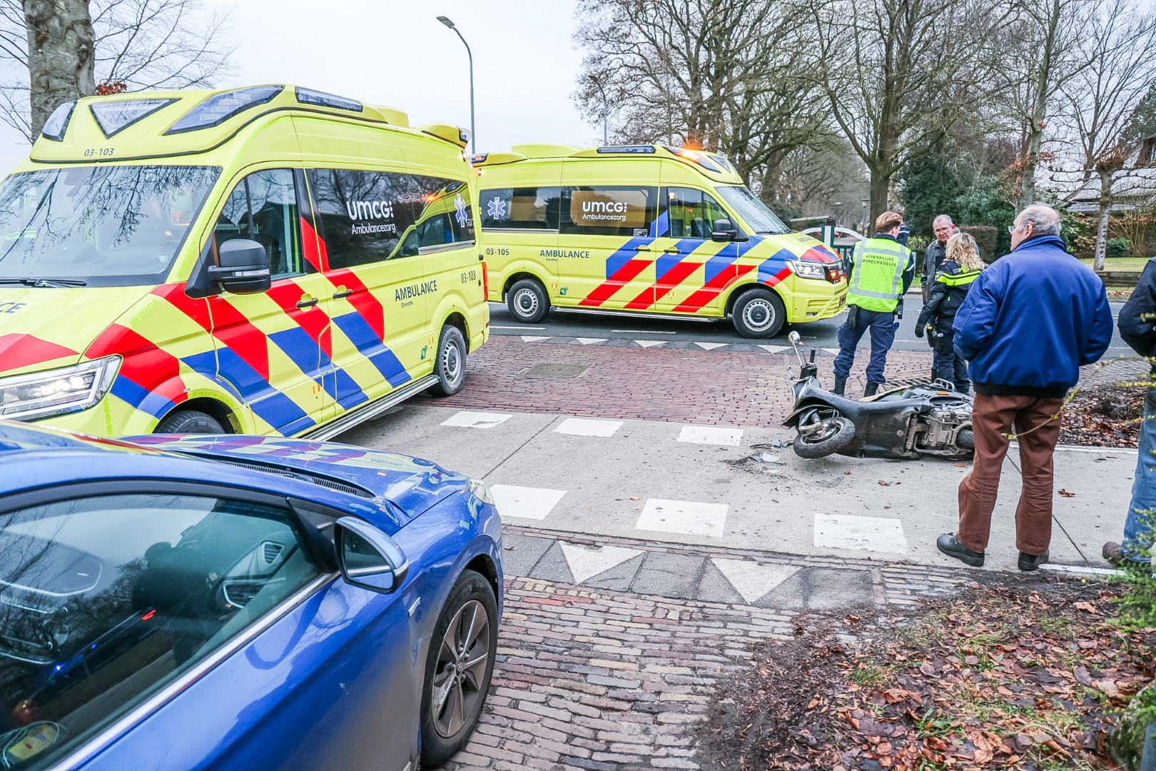 Twee gewonden bij aanrijding tussen scooter en personenauto