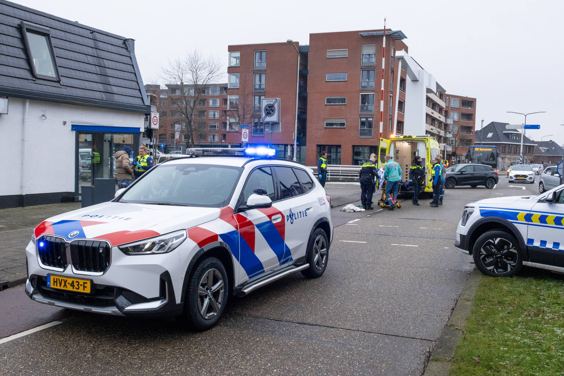 Fietser gewond na aanrijding met busje