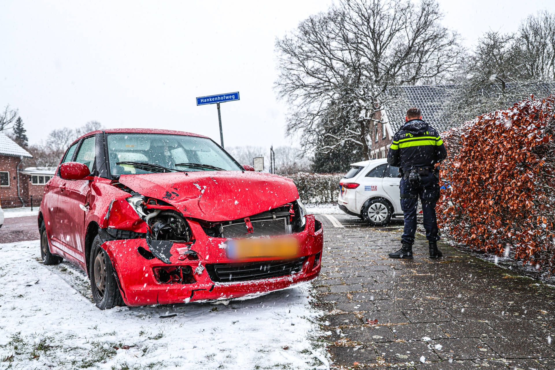 Twee auto’s botsen door voorrangsfout, kinderen betrokken