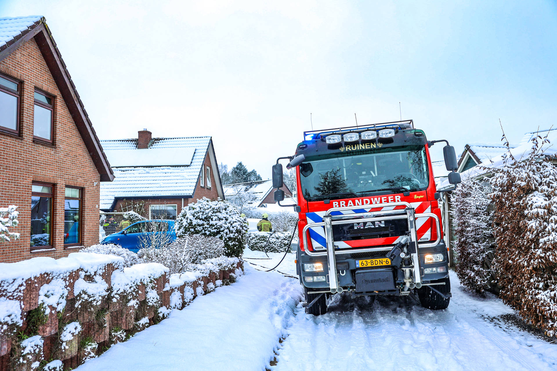 Schoorsteenbrand snel onder controle, hoogwerker ingezet