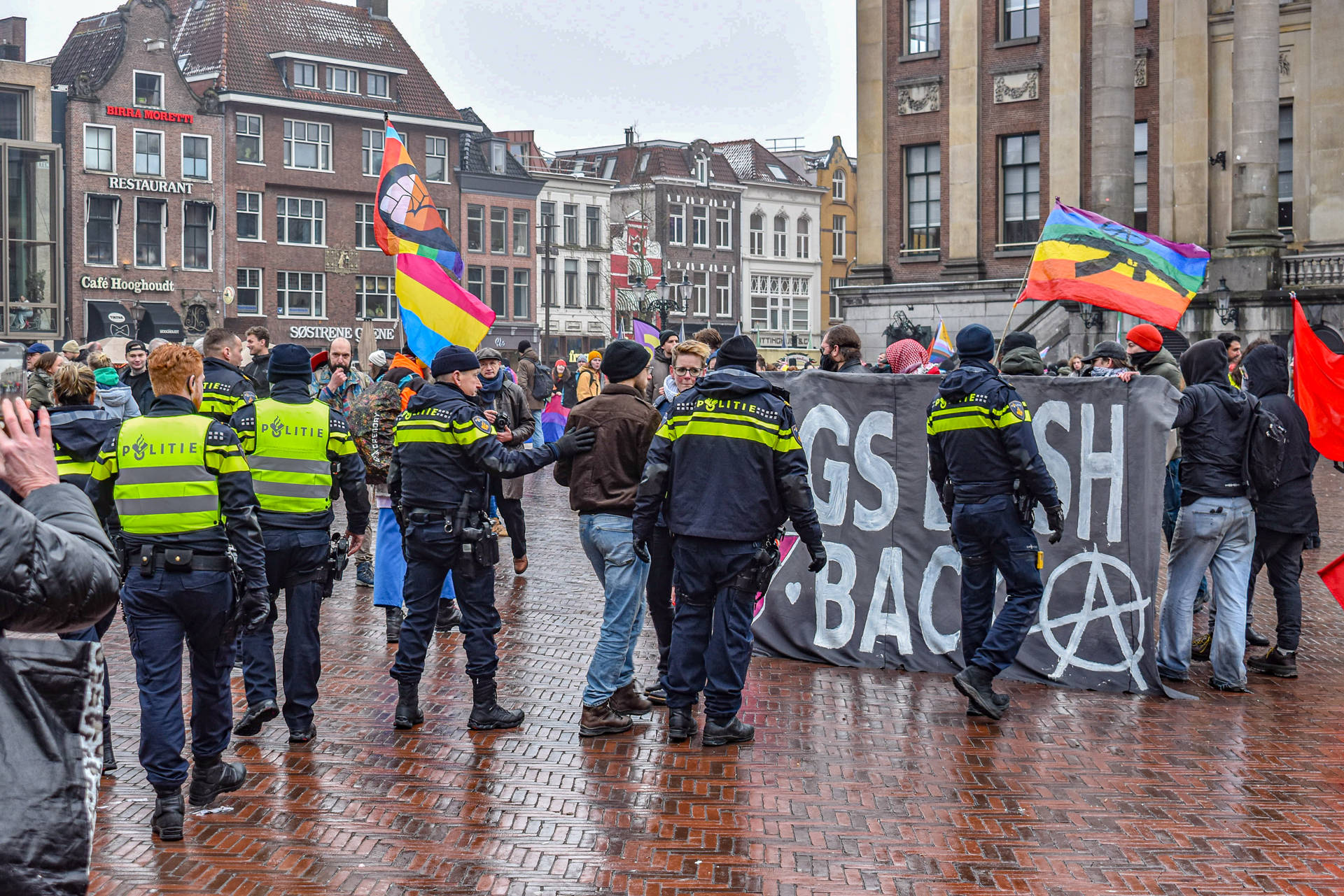 Politie grijpt in bij korte confrontatie tijdens demonstratie