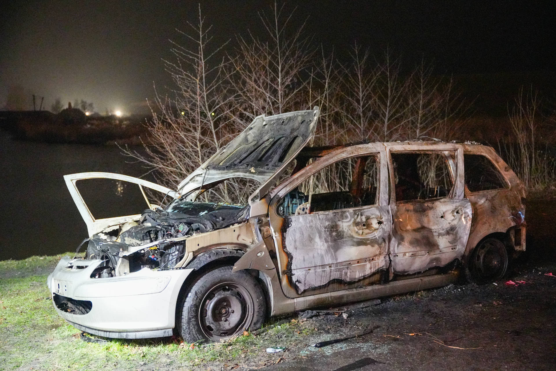 Opnieuw auto in brand, politie onderzoekt brandstichting