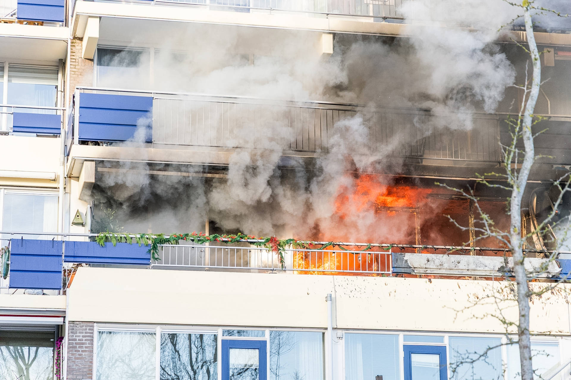 Uitslaande brand bij flat