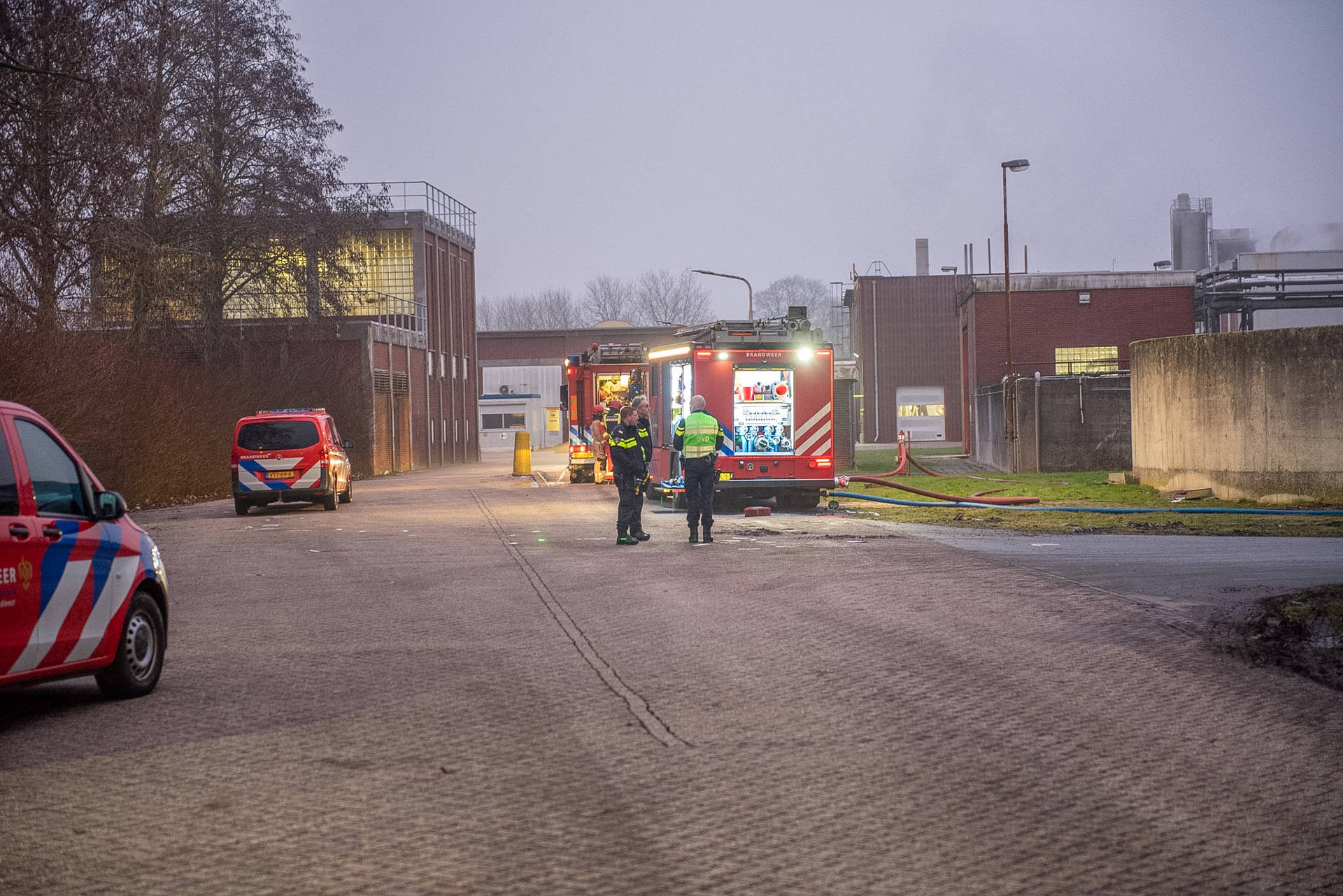 Middelbrand door vele rookontwikkeling bij bedrijfspand