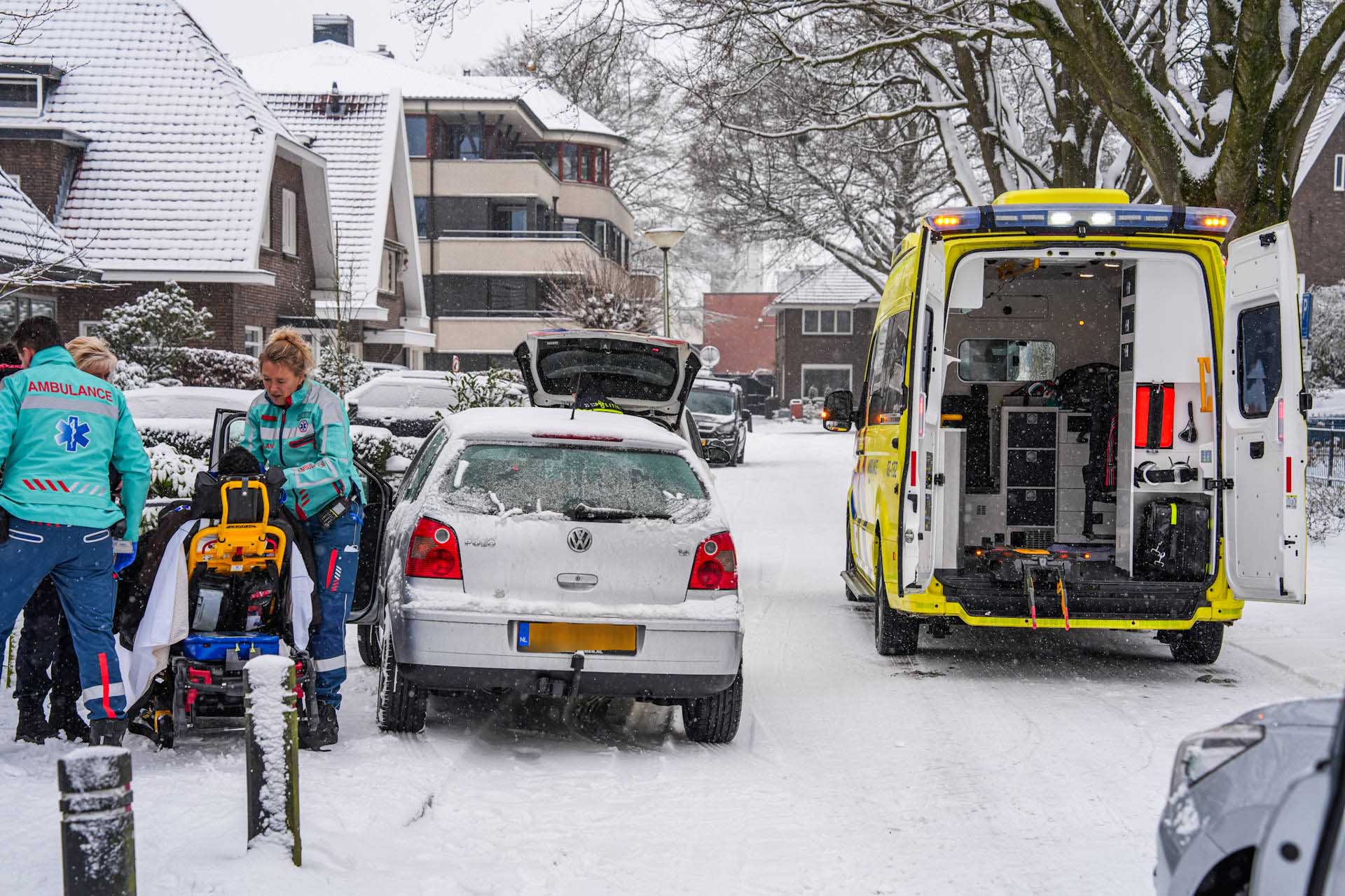 Automobilist gewond na botsing op kruising