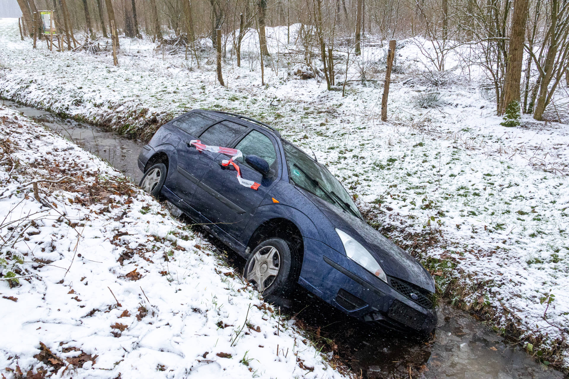 Automobilist belandt in sloot