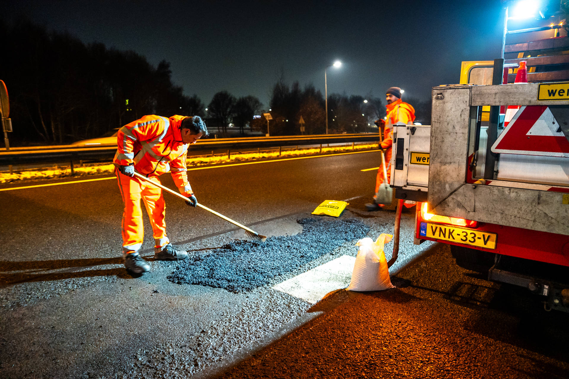 Spoedreparatie snelweg na schade door opdooi