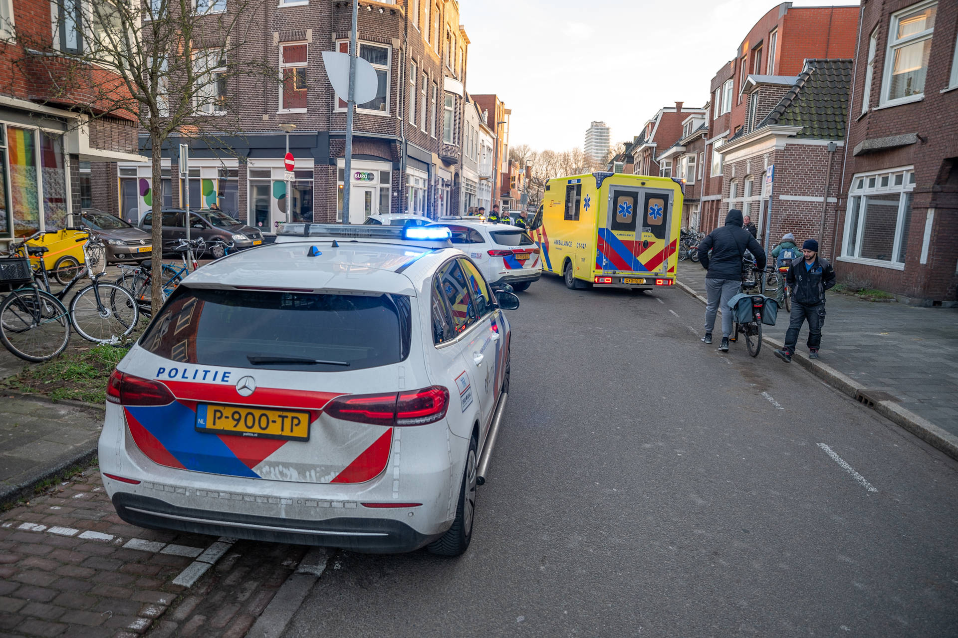 Scooterrijder naar ziekenhuis na botsing met fietser