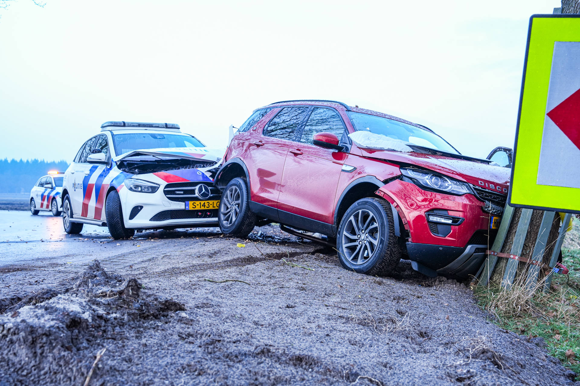 Politieagenten botsten achterop auto van eerder ongeval