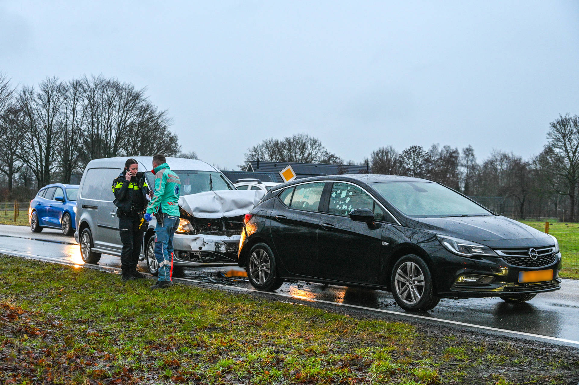 Kop-staartbotsing met zware schade zorgt voor lange files