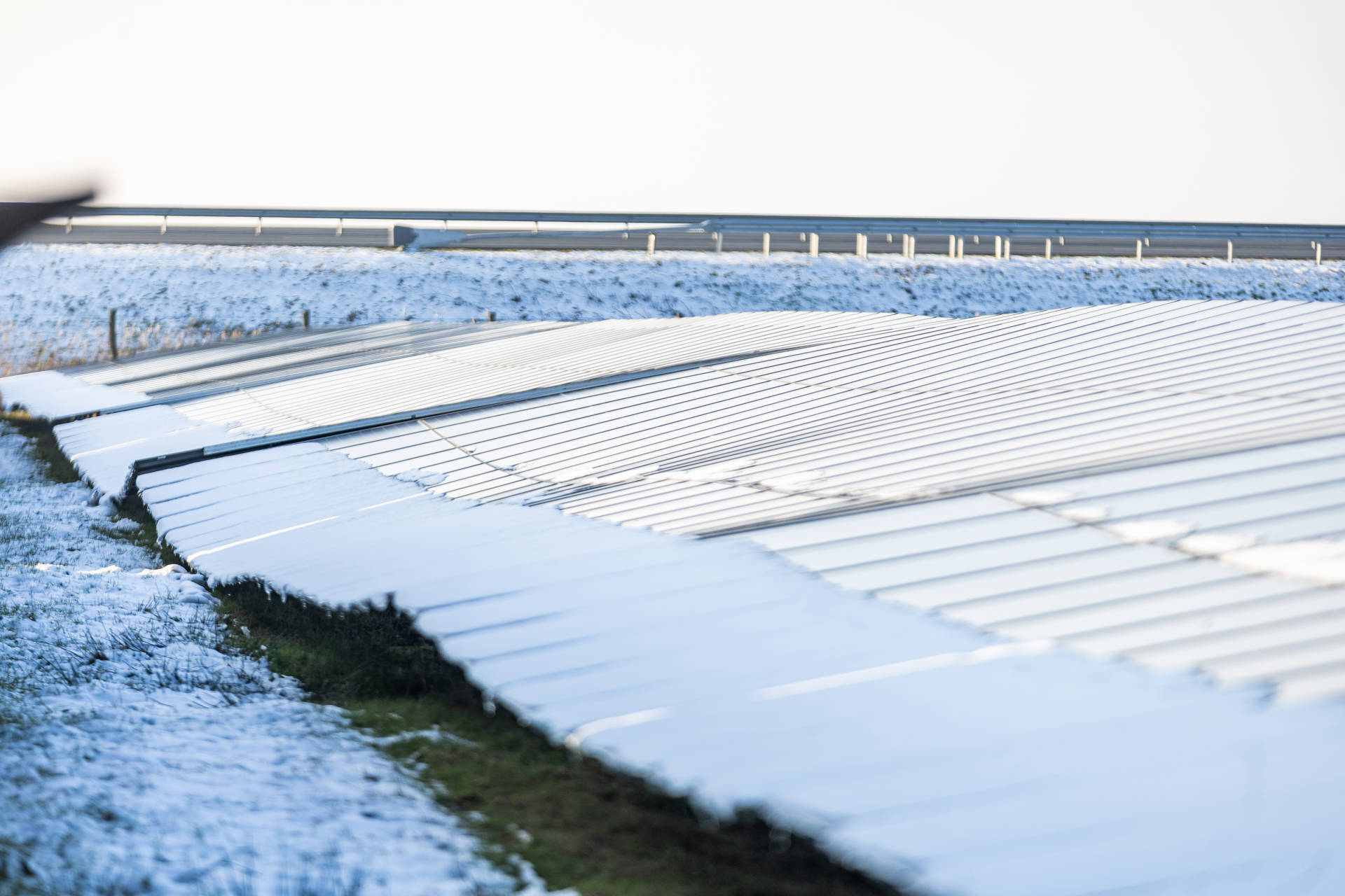 Zonnepanelenpark verzakt na zware sneeuwval